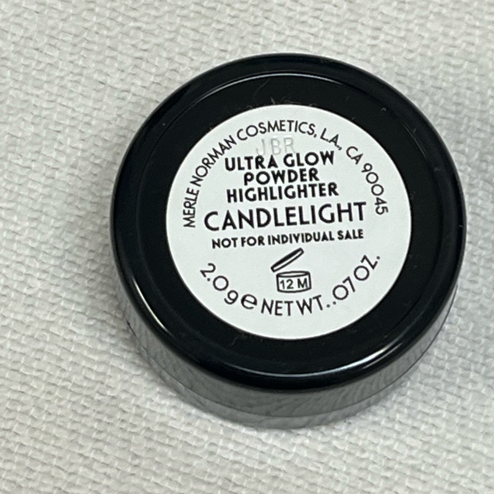 Ultra Glow Powder Highlighter CANDLELIGHT Merle Norman - Picture 3 of 3